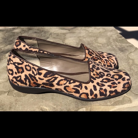 Laura Scott Leopard Print Flats size 5.5 super cute and super clean! - Picture 3 of 9